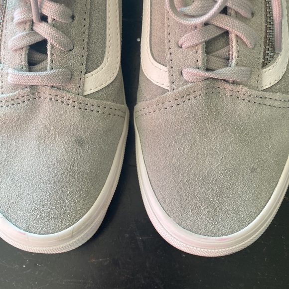 Women’s BRAND NEW Vans. - Picture 3 of 4